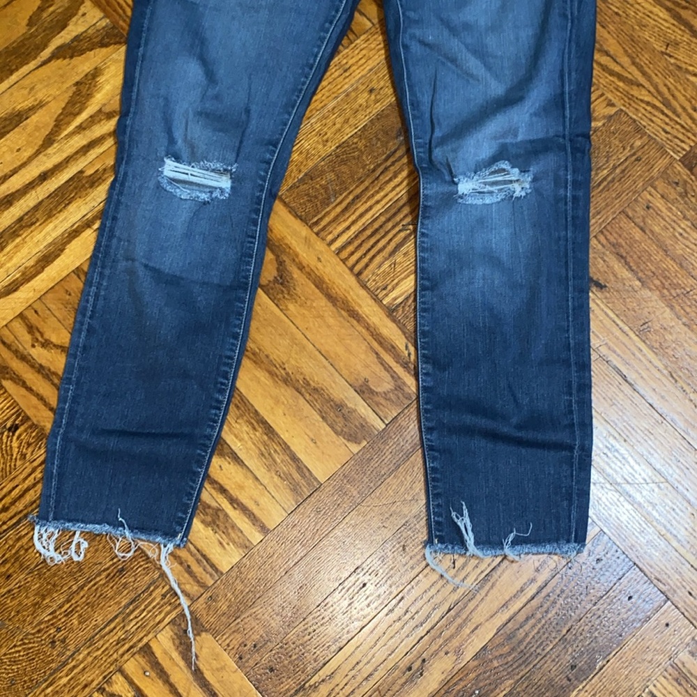 Universal Thread Distressed Jeans - Picture 3 of 4